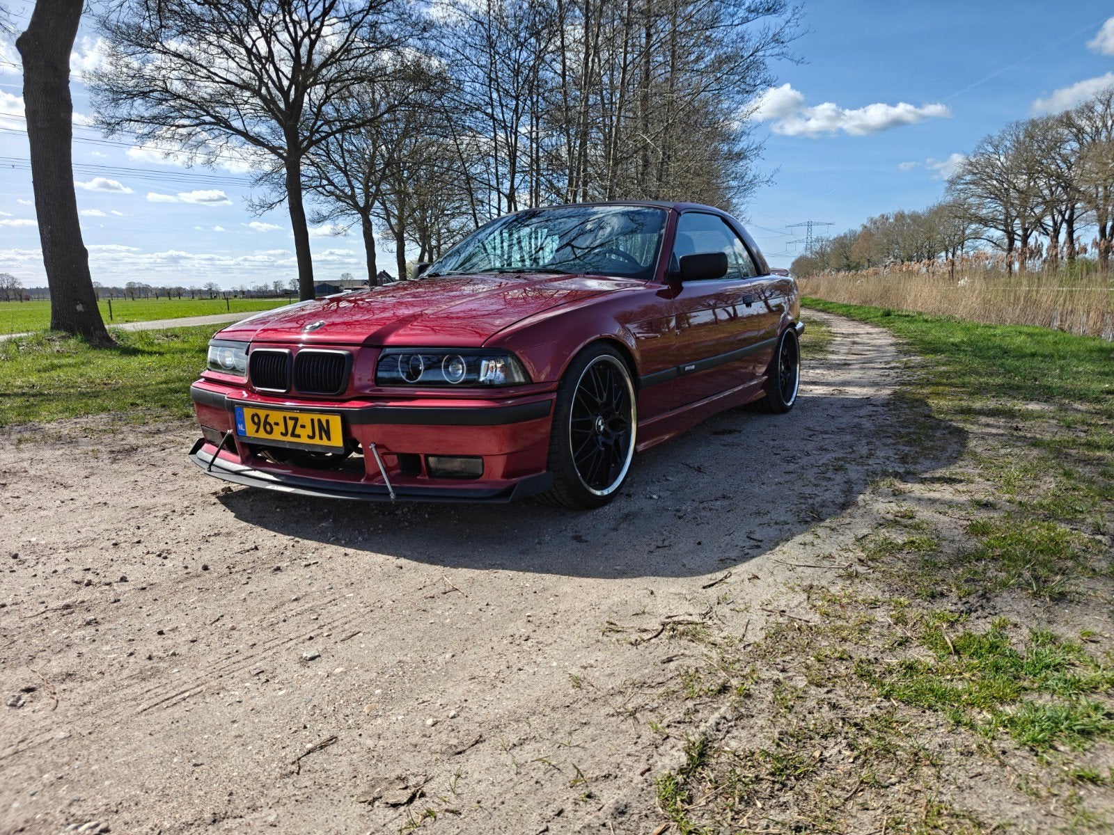 BMW 325i Handgeschakeld 1993 Rood, Auto's, BMW, 2500 cc, Achterwielaandrijving, Zwart, Handgeschakeld
