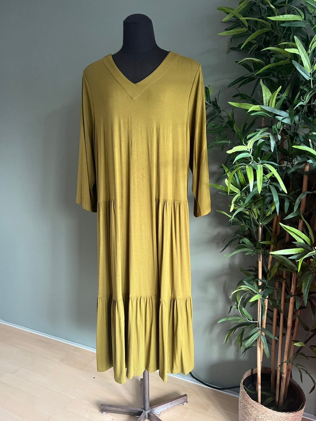 Gozzip zachte viscose stretch  jurk olijfgroen, mt M 46-48, Kleding | Dames, Grote Maten, Ophalen of Verzenden, Zo goed als nieuw