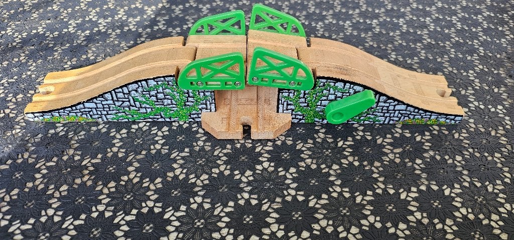 Thomas de trein Hout Brug, Ophalen of Verzenden, Zo goed als nieuw