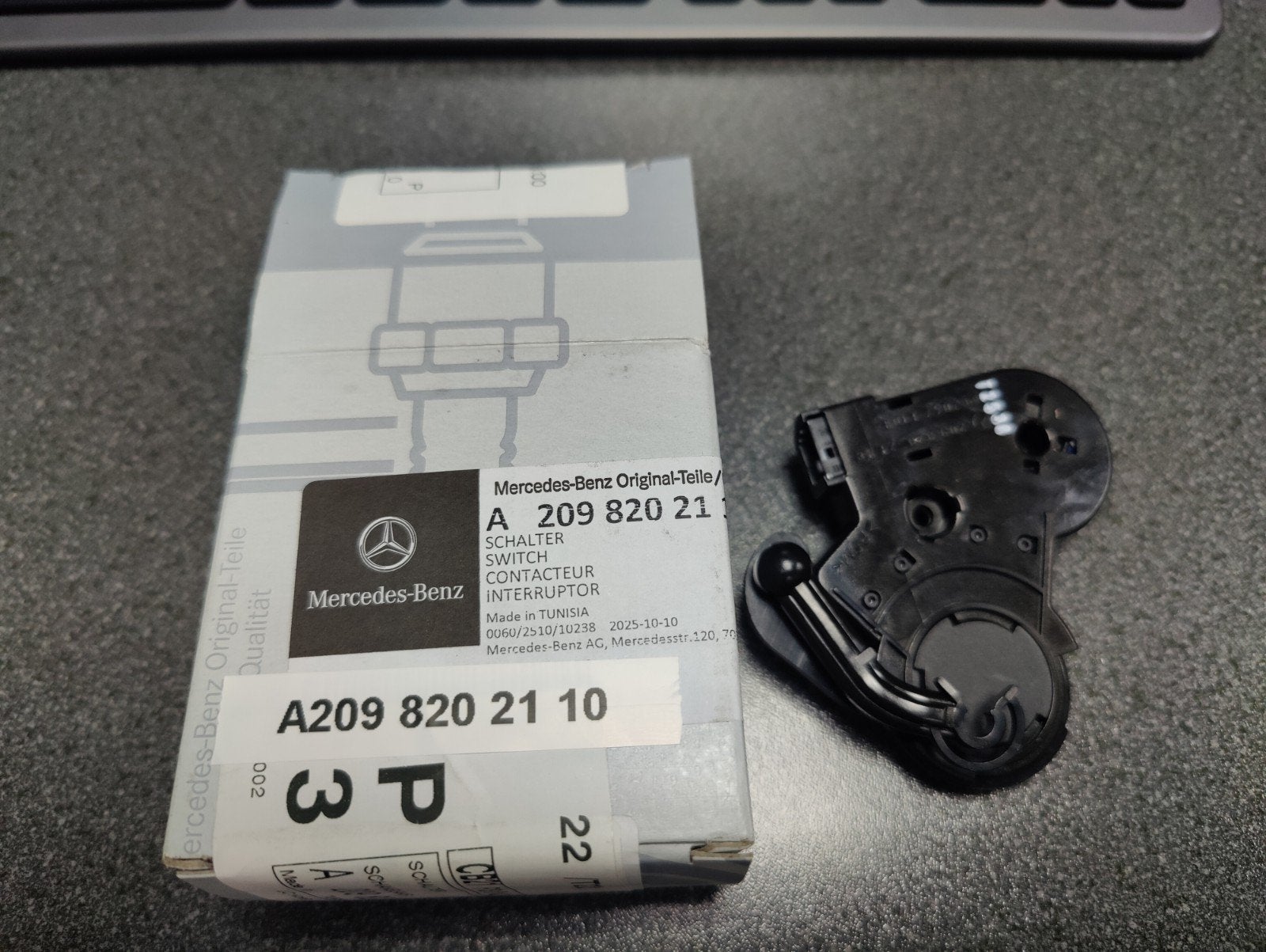 Mercedes-Benz Schakelaar A2098202110 Nieuw, Auto-onderdelen, Ophalen of Verzenden, Nieuw, Mercedes-Benz