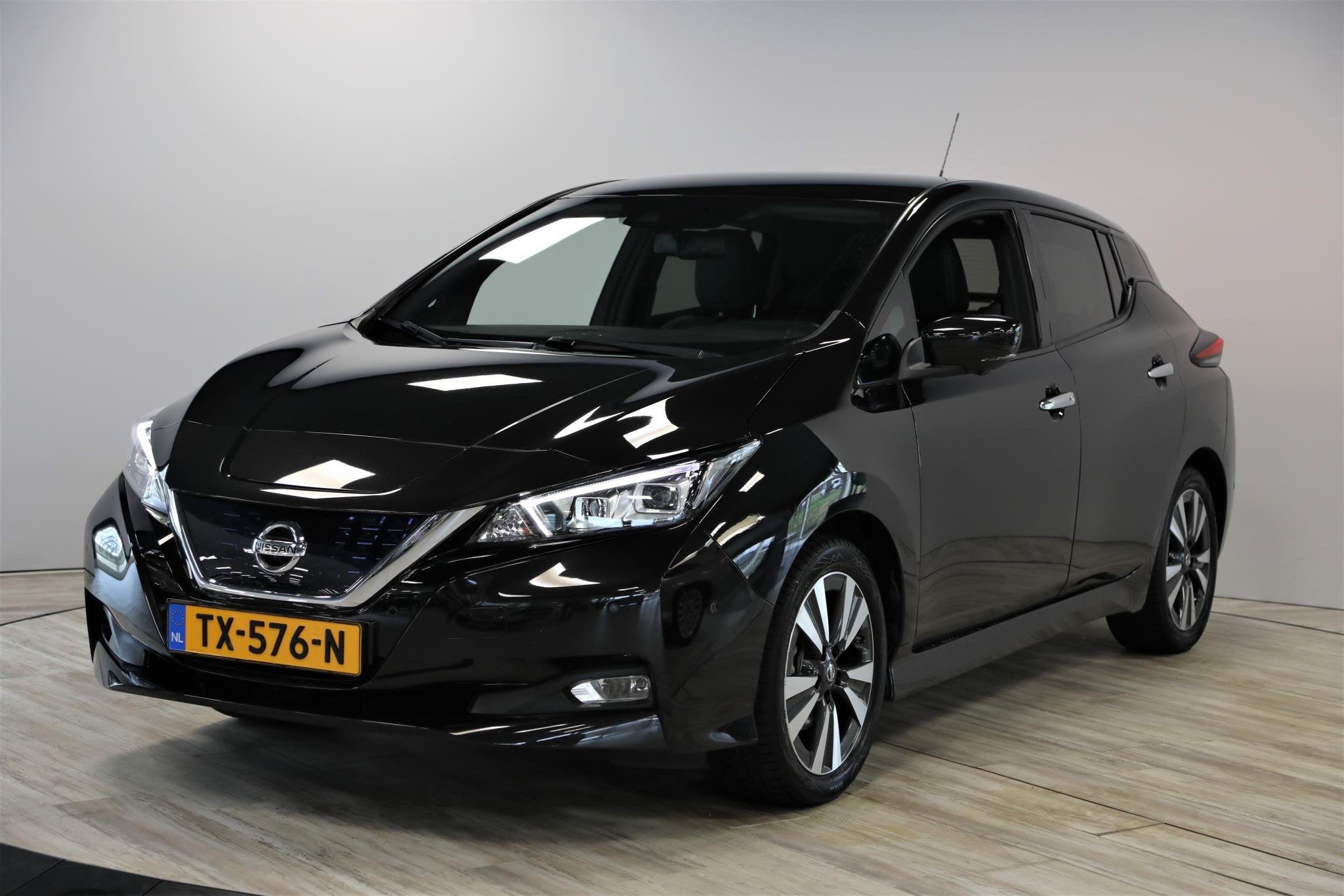 Nissan LEAF Tekna 40 kWh | Dealer onderhouden | Navi | Leder, 12 maanden, Gebruikt, Lichtsensor, Zwart