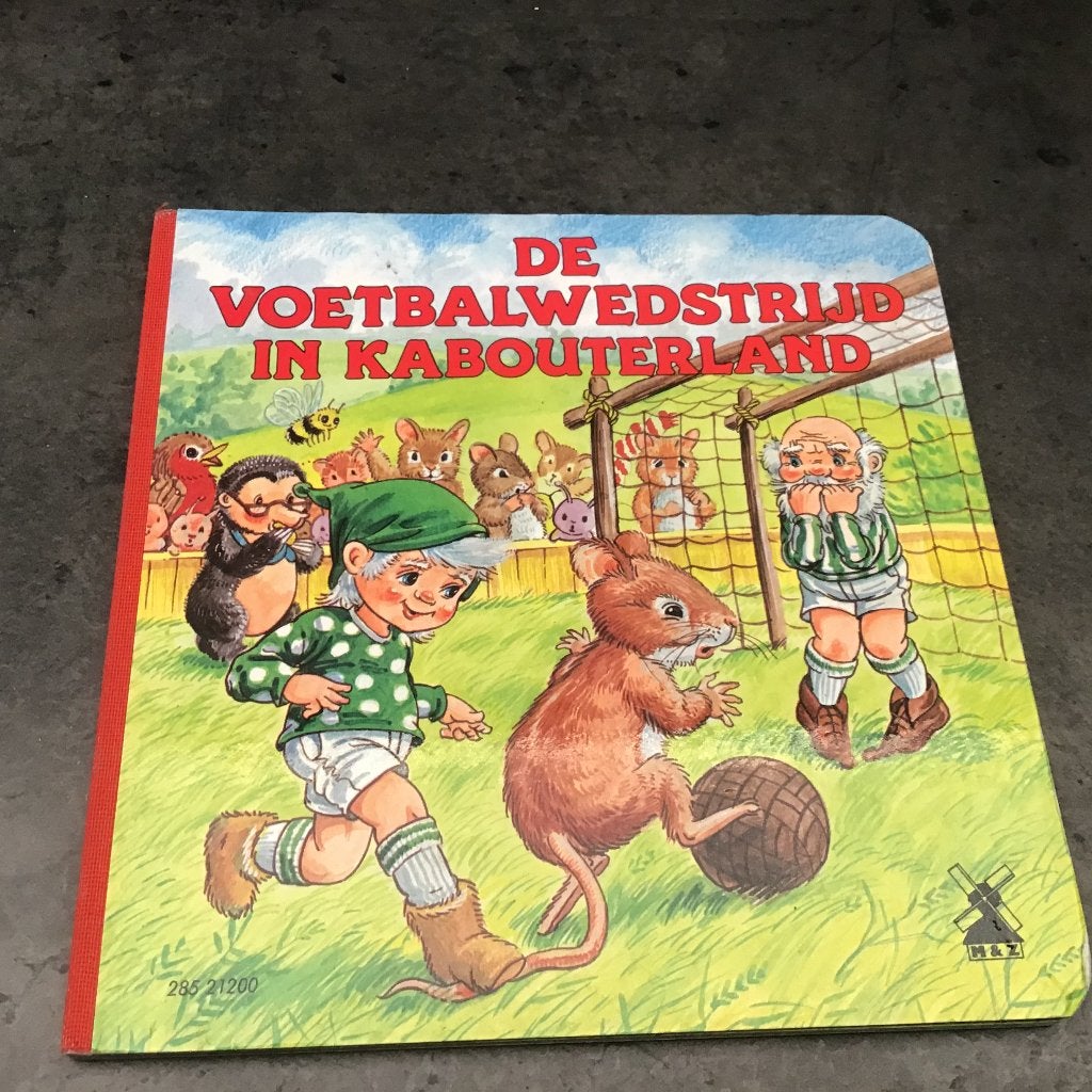 Boek de voetbal wedstrijd in kabouter land,, Ophalen of Verzenden, Zo goed als nieuw, Non-fictie