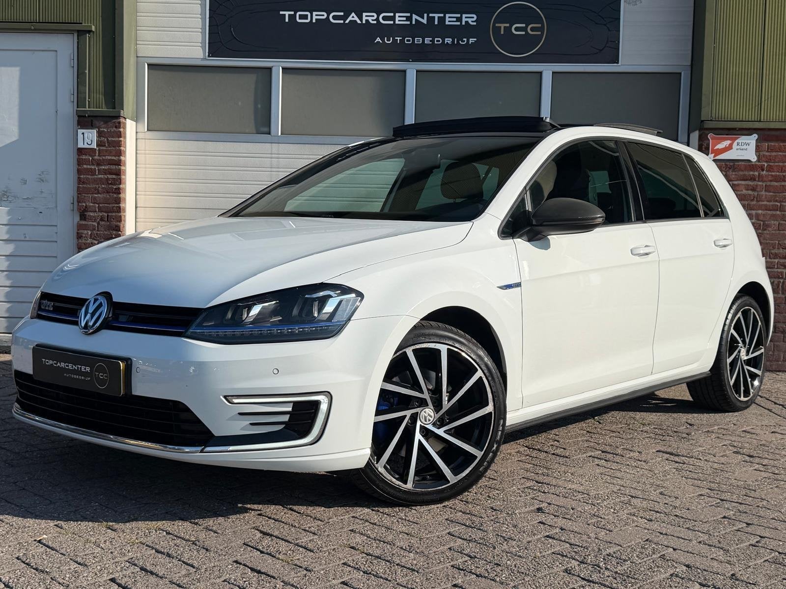 Volkswagen Golf 1.4 TSI GTE/PANO/PARKS/LEER/STOELV/APK/NAP, Auto's, Euro 6, 4 cilinders, Wit, 1499 kg