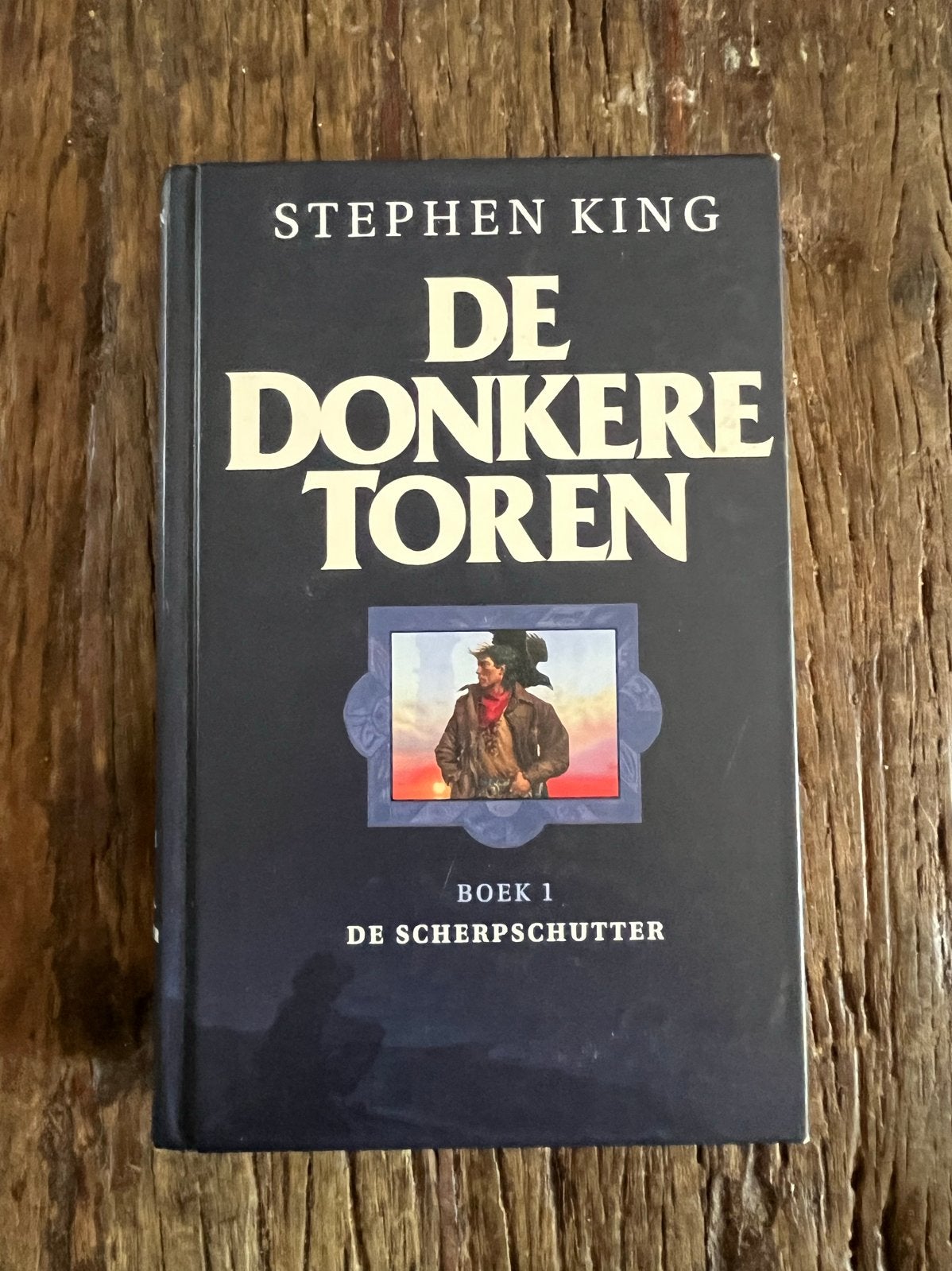De Donkere Toren I: De Scherpschutter - Stephen King, Ophalen of Verzenden, Gelezen, Nederland