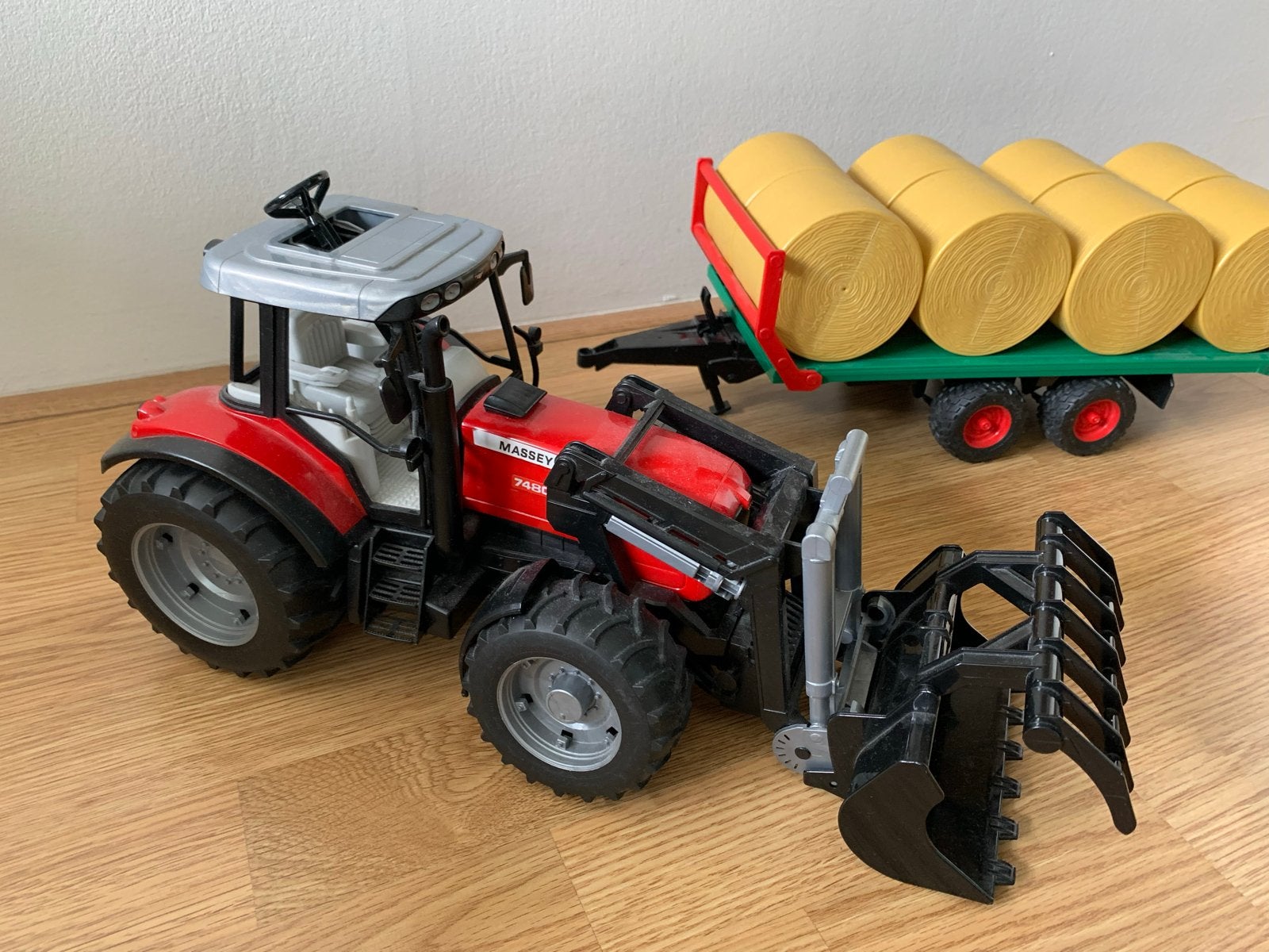 Massey Ferguson 7480 Tractor met aanhanger en balen, Ophalen, Gebruikt