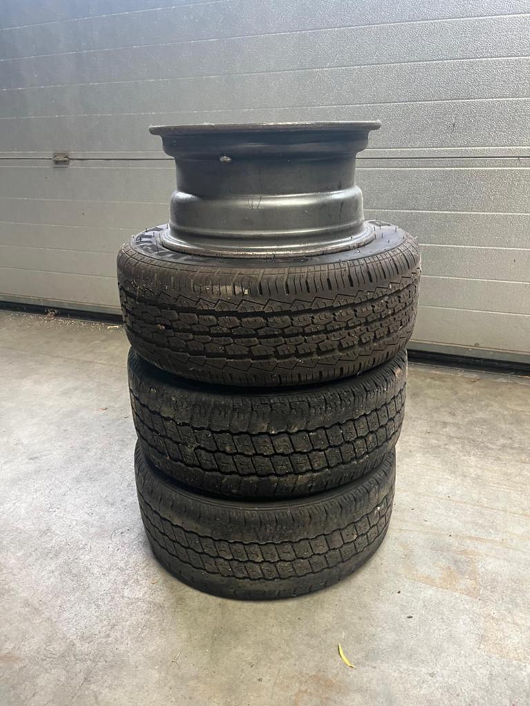 Banden op velg 13 inch.  2 stuks en 1 losse velg, Ophalen, Gebruikt