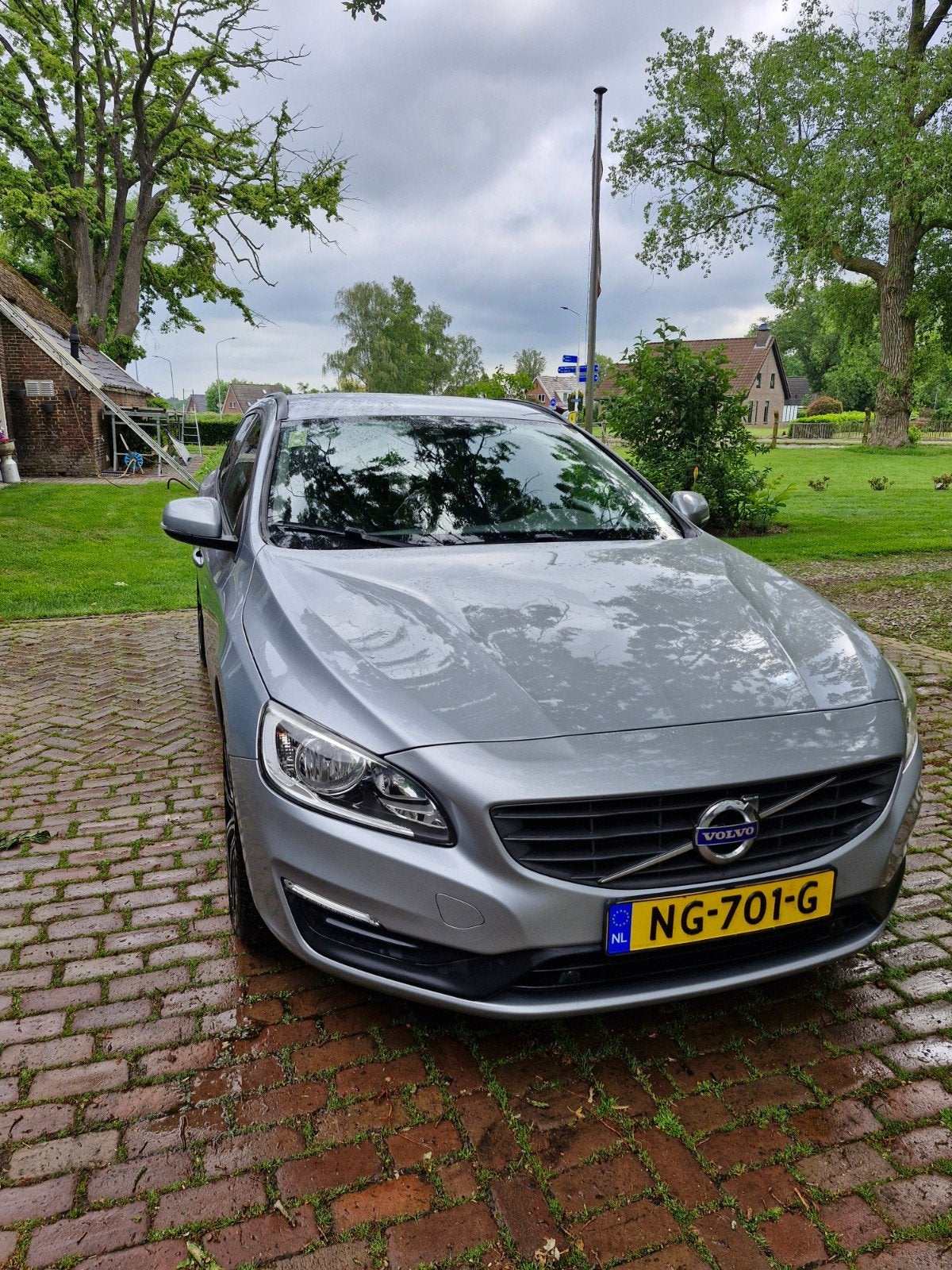 Volvo V60 2.0 D2 120pk Geartronic 2016 Grijs, Voorwielaandrijving, Stof, 4 cilinders, 1969 cc