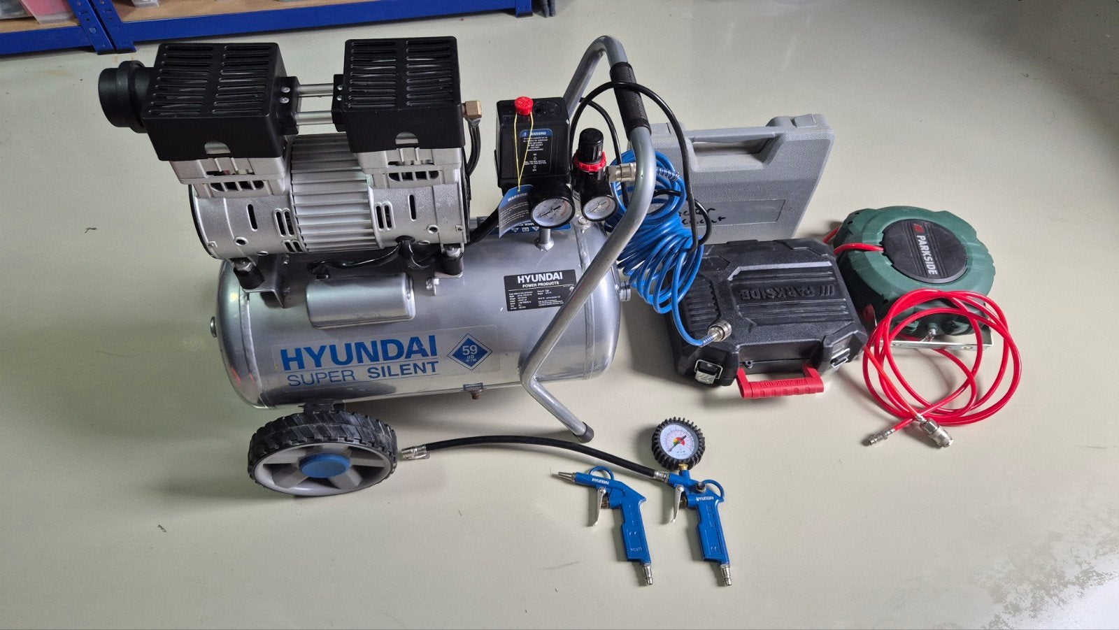 Hyundai compressor 24 liter silent - compleet, Ophalen, 6 tot 10 bar, Zo goed als nieuw, Minder dan 200 liter/min