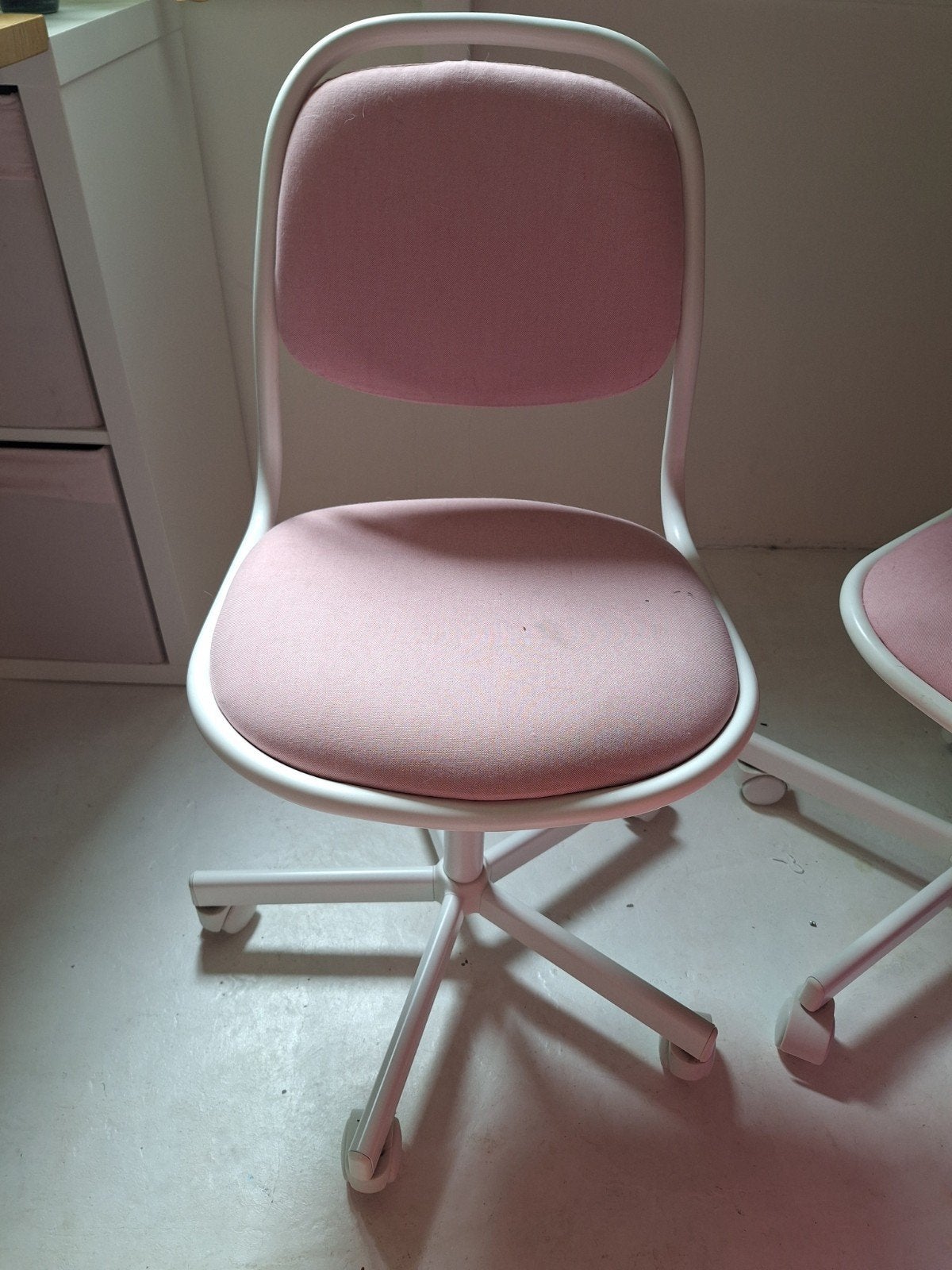 Roze Bureaustoel ikea Örfjäll met Wieltjes - Gebruikt, Huis en Inrichting, Bureaustoelen, Bureaustoel, Roze, Ophalen