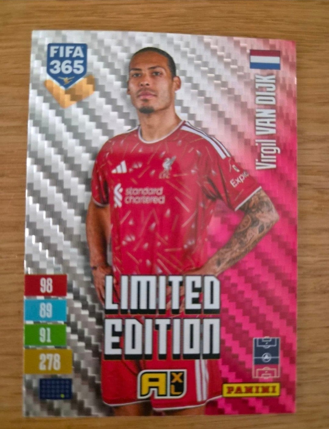 Virgil van Dijk Limited Edition Panini adrenalyn 365 XL, Ophalen of Verzenden, Zo goed als nieuw