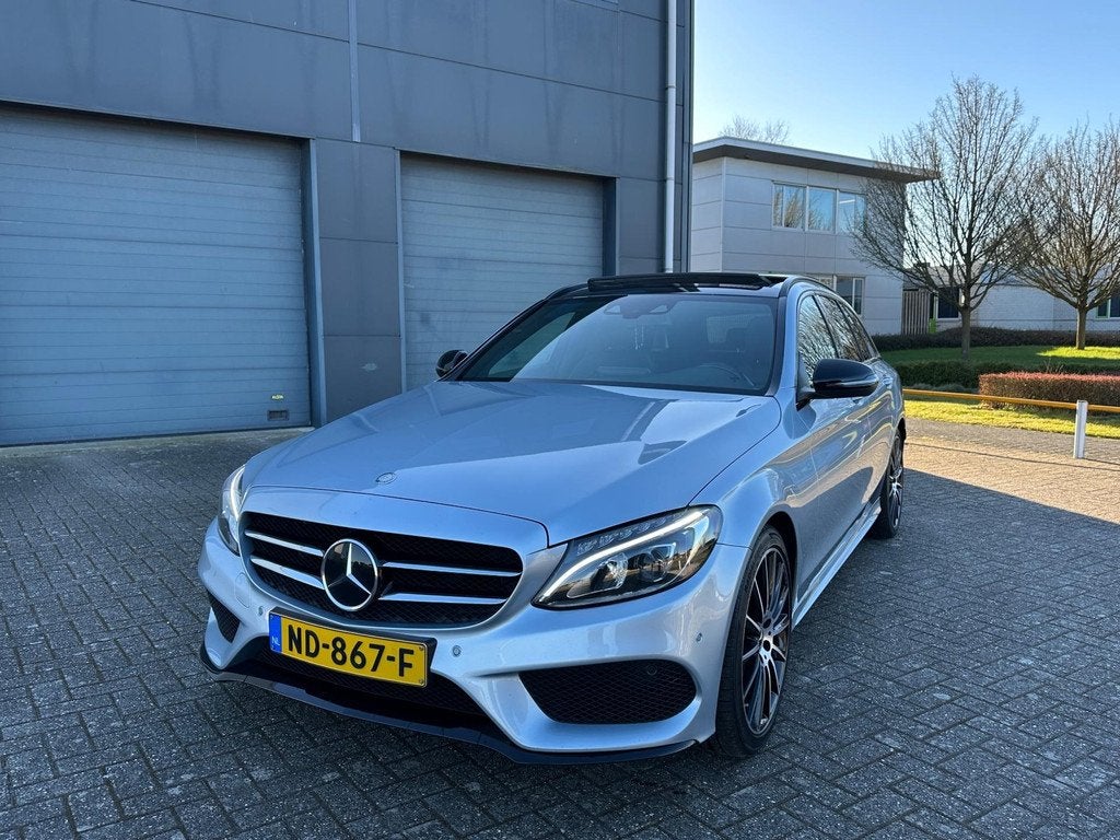 Mercedes-Benz C-klasse Estate 300 HYBRID ///AMG 2017 Pano De, Auto's, Automaat, Achterwielaandrijving, Gebruikt, Automatische klimaatregeling