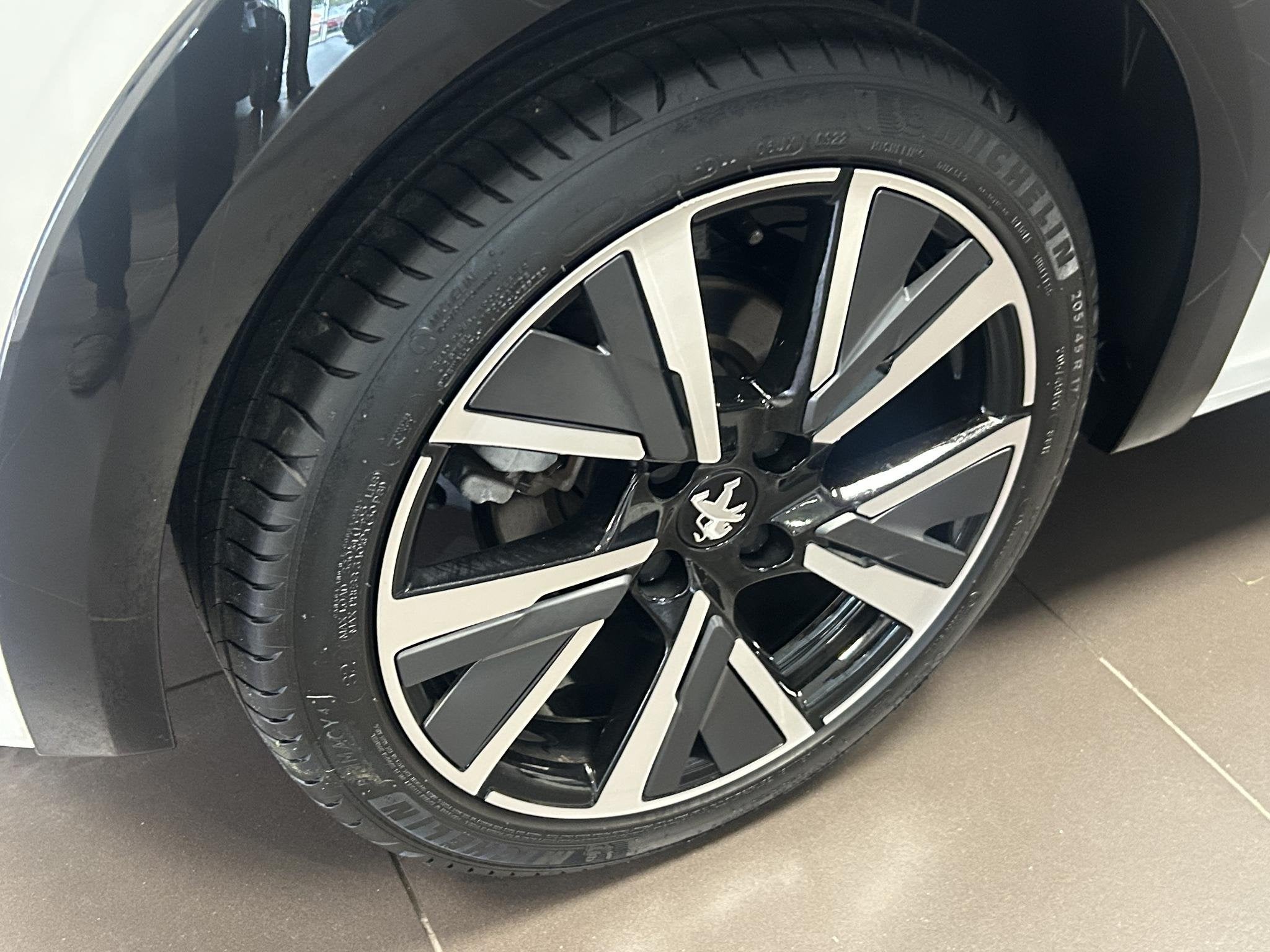 Peugeot 208 1.2 PureTech GT Pack | Camera | Adaptieve Cruise, Auto's, 12 maanden, 101 pk, Gebruikt, Euro 6