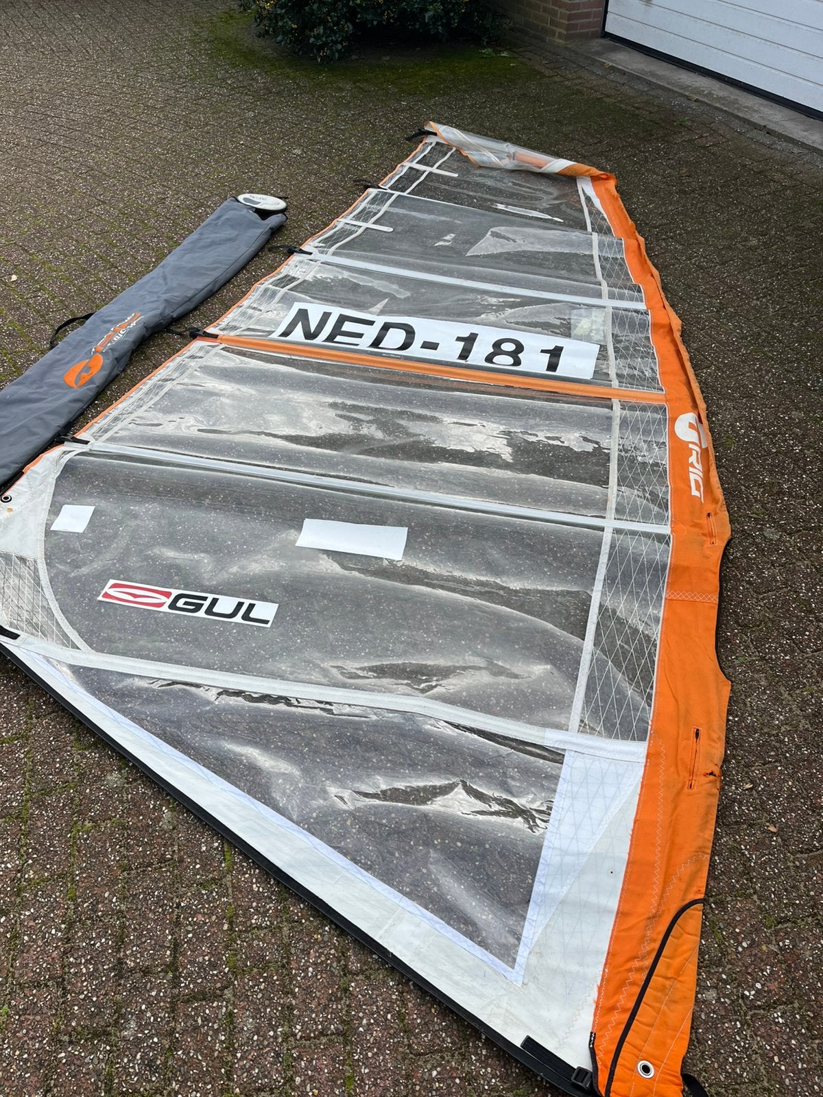Surf zeil & surfplank tornado rondbodem set, Watersport en Boten, Ophalen of Verzenden, Gebruikt, Plank