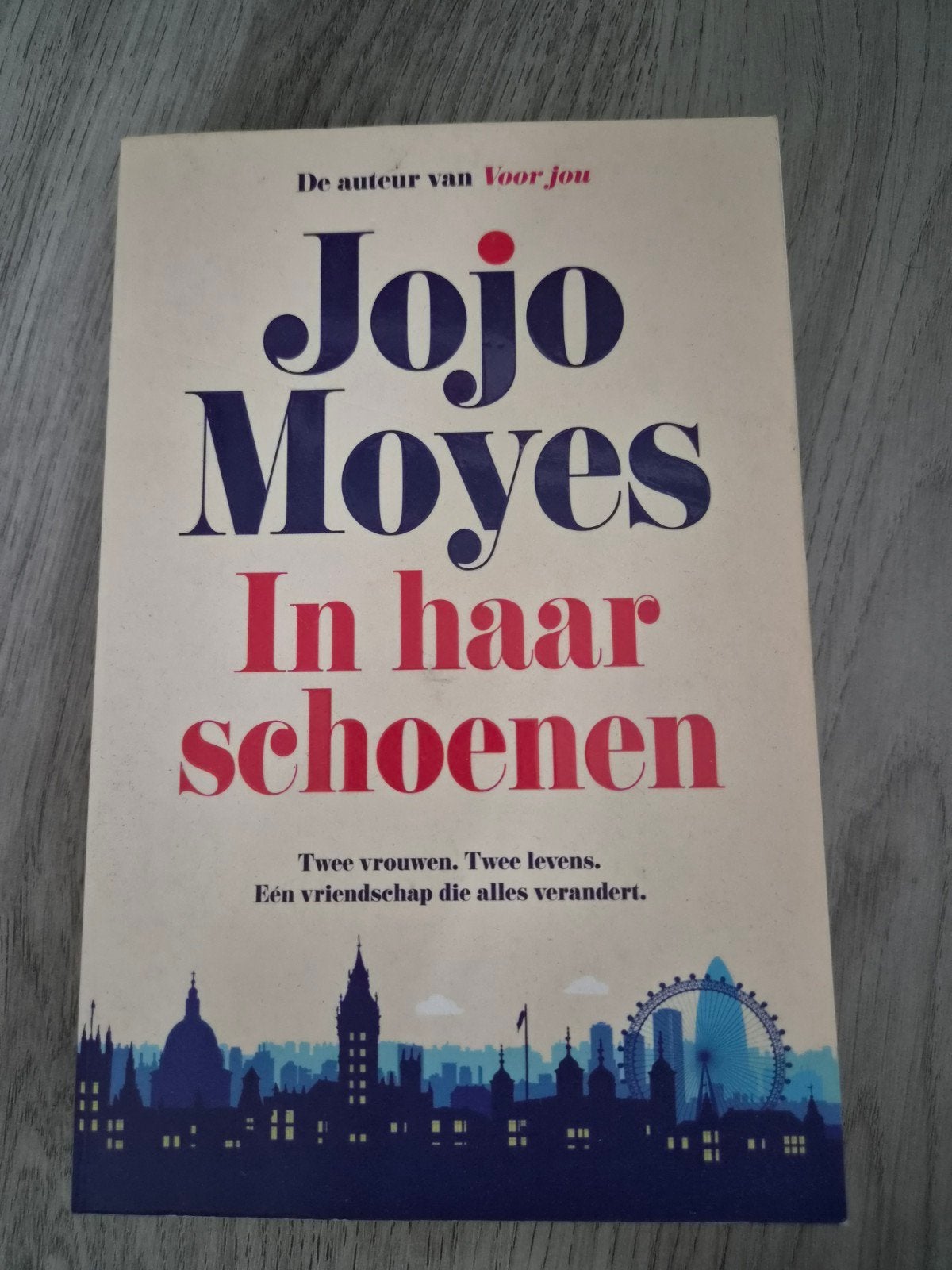 Jojo Moyes - In haar schoenen, Boeken, Ophalen of Verzenden, Zo goed als nieuw, Jojo Moyes