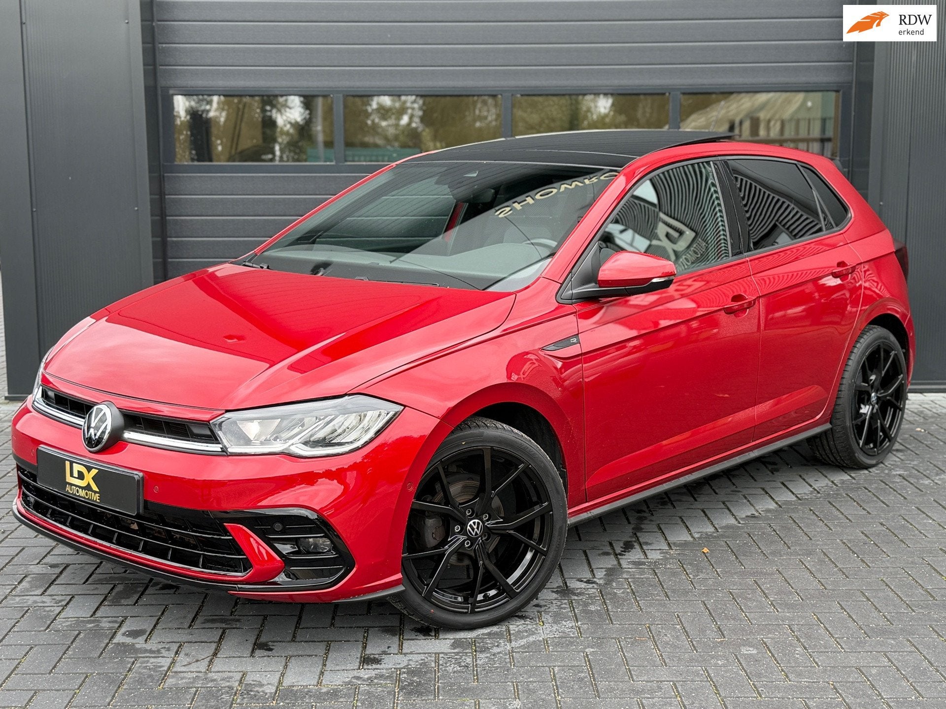 Volkswagen Polo 1.0 TSI R-Line|Pano|IQ|Camera|Carplay|, Voorwielaandrijving, Stof, Gebruikt, Zwart