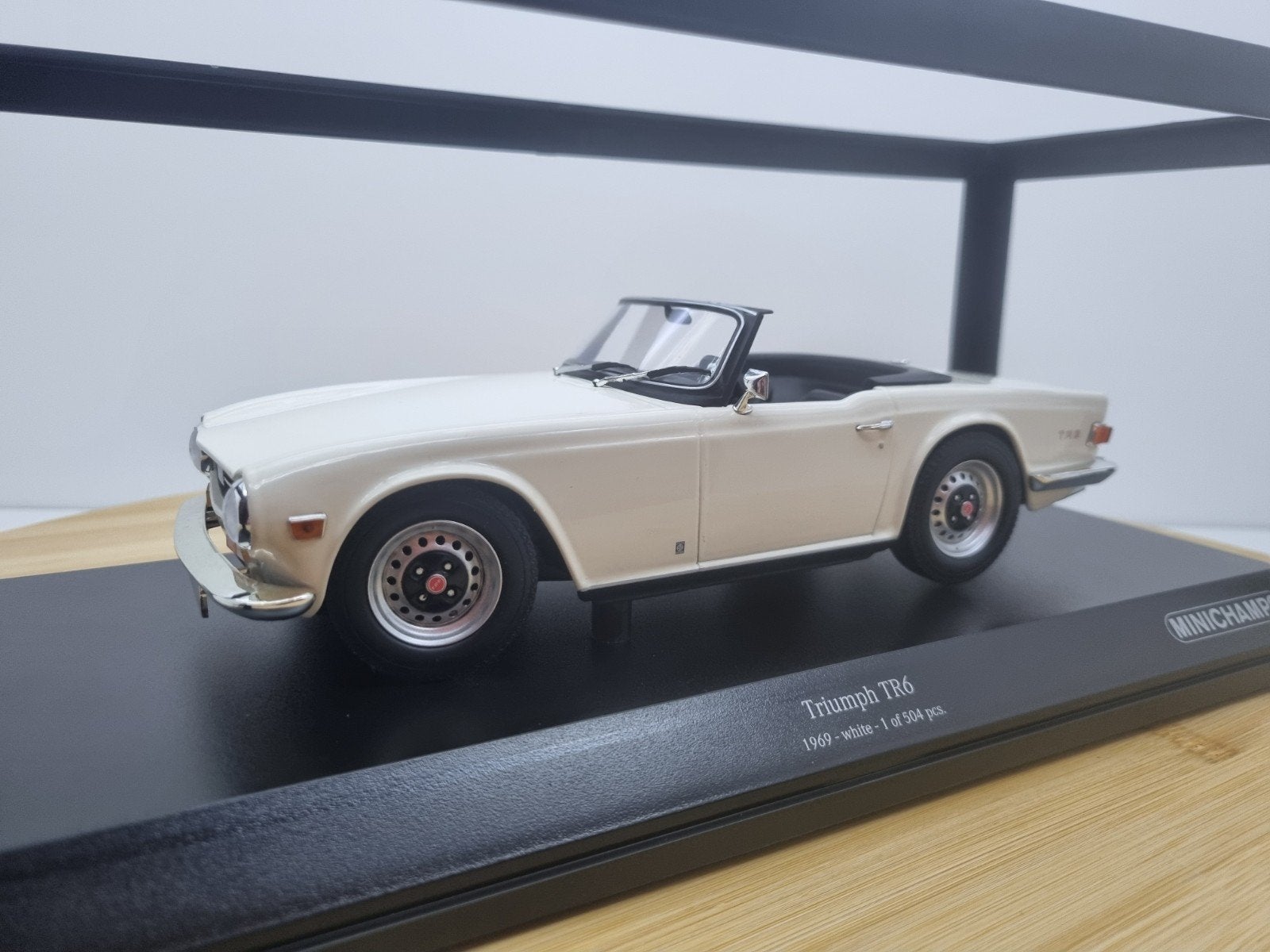 Minichamps Triumph TR6 1969 White 1:18 Limited Edition, Auto, R, Nieuw, Ophalen of Verzenden