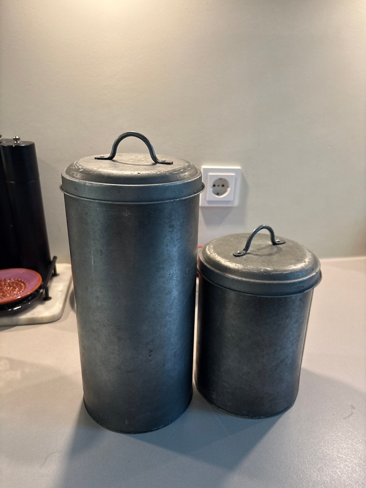 Set van 2 vintage look metalen voorraadbussen, Ophalen of Verzenden
