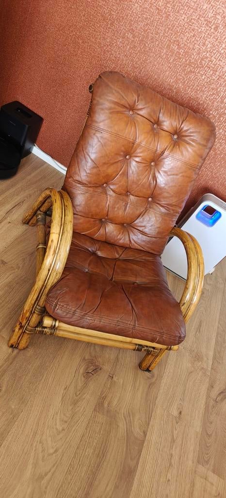 Vintage rotan fauteuil met leren kussens, Huis en Inrichting, Stoelen, Ophalen, Gebruikt, Vintage, Eén