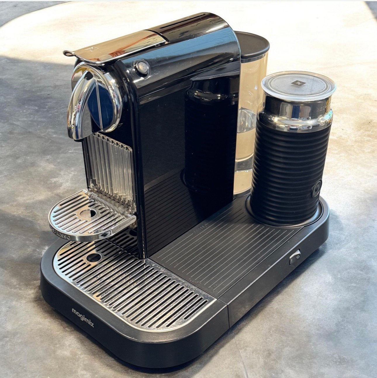 Magimix Nespresso CitiZ & Milk (M190) met melkopschuimer, Koffiemachine, Ophalen of Verzenden, Zo goed als nieuw, 1 kopje