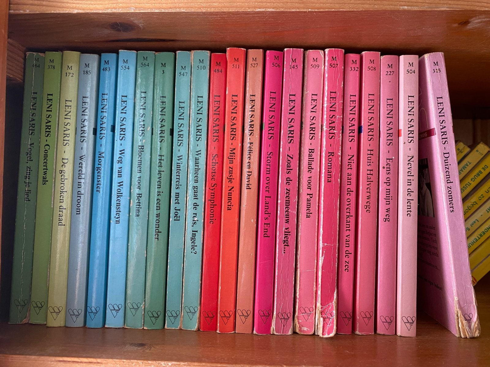 Zo goed als complete serie Leni Saris boeken, Boeken, Ophalen of Verzenden, Gelezen, Nederland