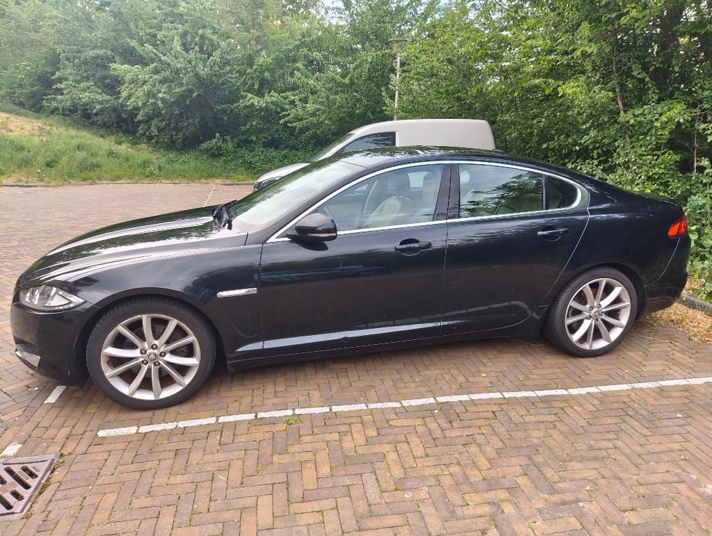 Jaguar XF 3.0 D V6 AUT 2011 Zwart, Auto's, Jaguar, Automaat, Euro 5, Achterwielaandrijving, Beige