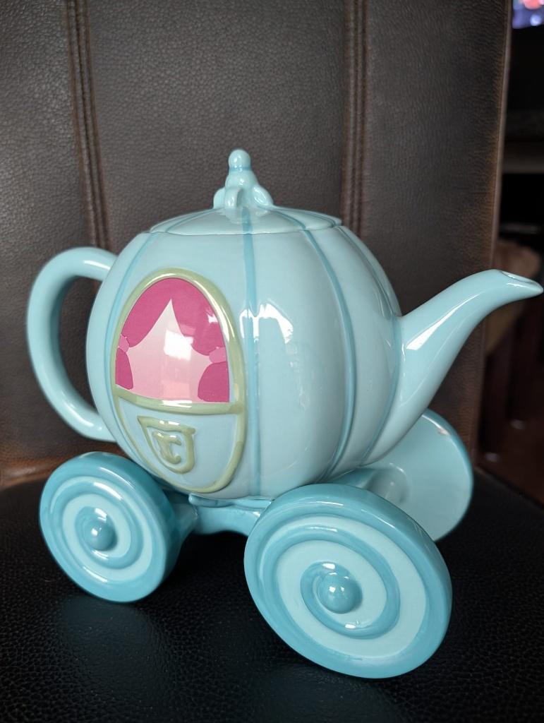 Disney Assepoester koets theepot van het merk ABYstyle., Ophalen of Verzenden, Assepoester of Belle, Zo goed als nieuw, Servies