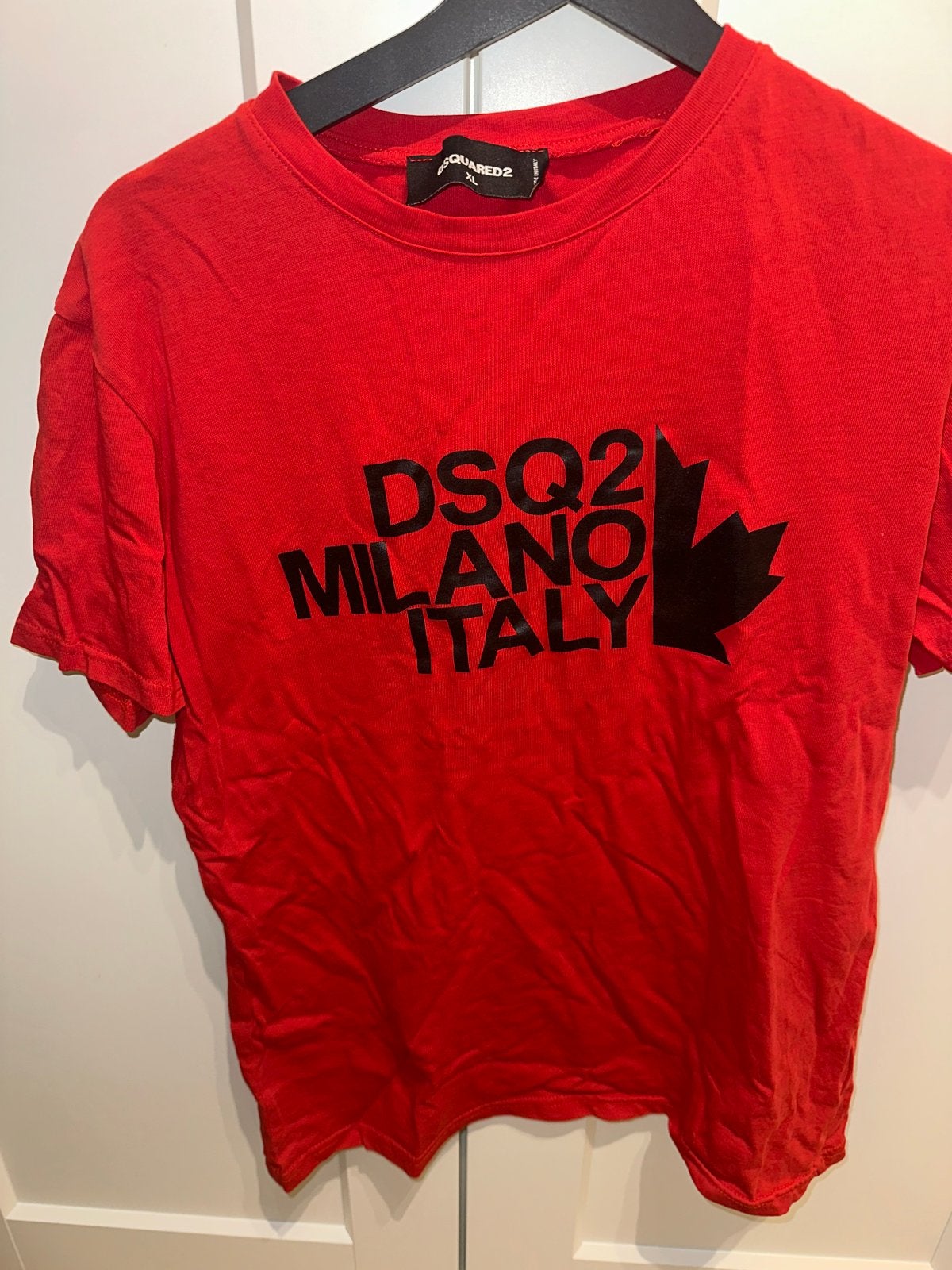 DSQUARED2 T-shirt rood met zwarte opdruk, Ophalen of Verzenden, Zo goed als nieuw, Maat 46 (S) of kleiner, Rood