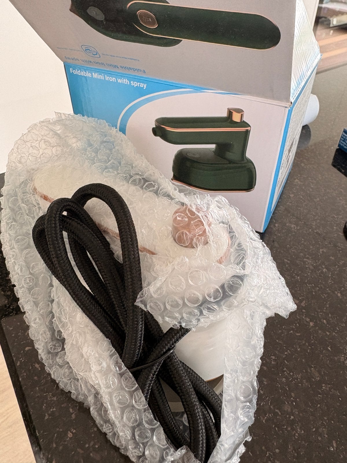 Opvouwbaar mini strijkijzer met spray - Nieuw in doos, Ophalen of Verzenden, Nieuw, Strijkijzer met snoer