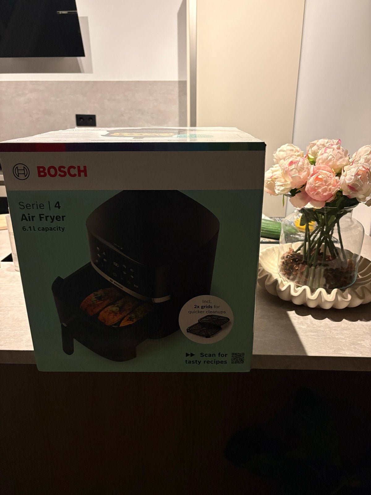 Bosch Serie | 4 Air Fryer 6.1L - Nieuw in doos, 4 liter of meer, Ophalen of Verzenden, Nieuw, Uitneembare binnenpan