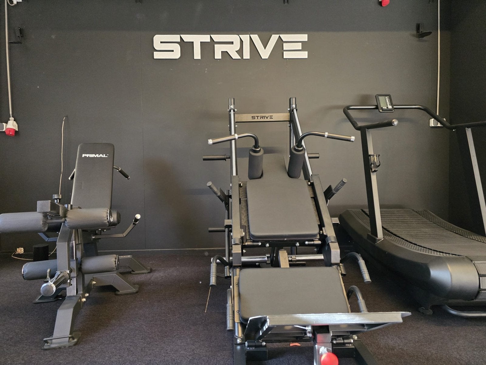2-in-1 Leg Press/Hack Squat Machine - Nieuw in doos, Nieuw, Ophalen of Verzenden, Benen, Strive