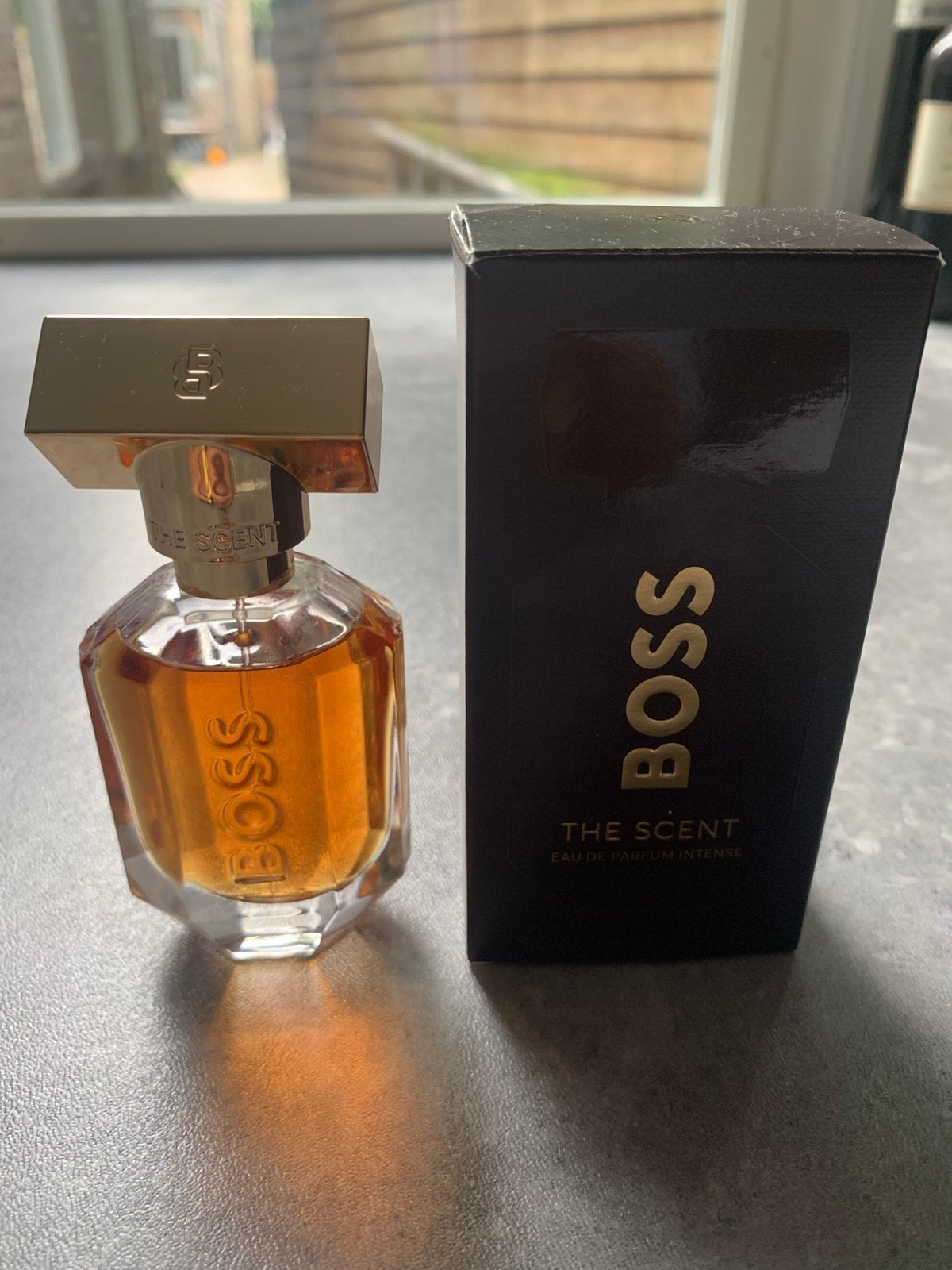 Hugo Boss eau de parfum intense 30ml for her, Verzamelen, Verzenden, Zo goed als nieuw, Parfumfles