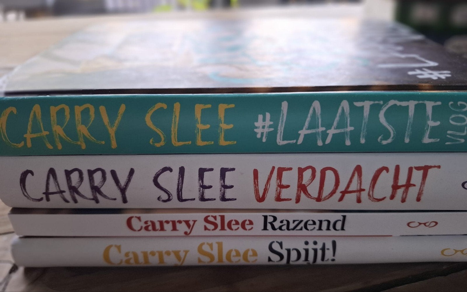 Carry Slee. Verdacht, Laatste vlog, Razend, Spijt., Ophalen of Verzenden, Gelezen