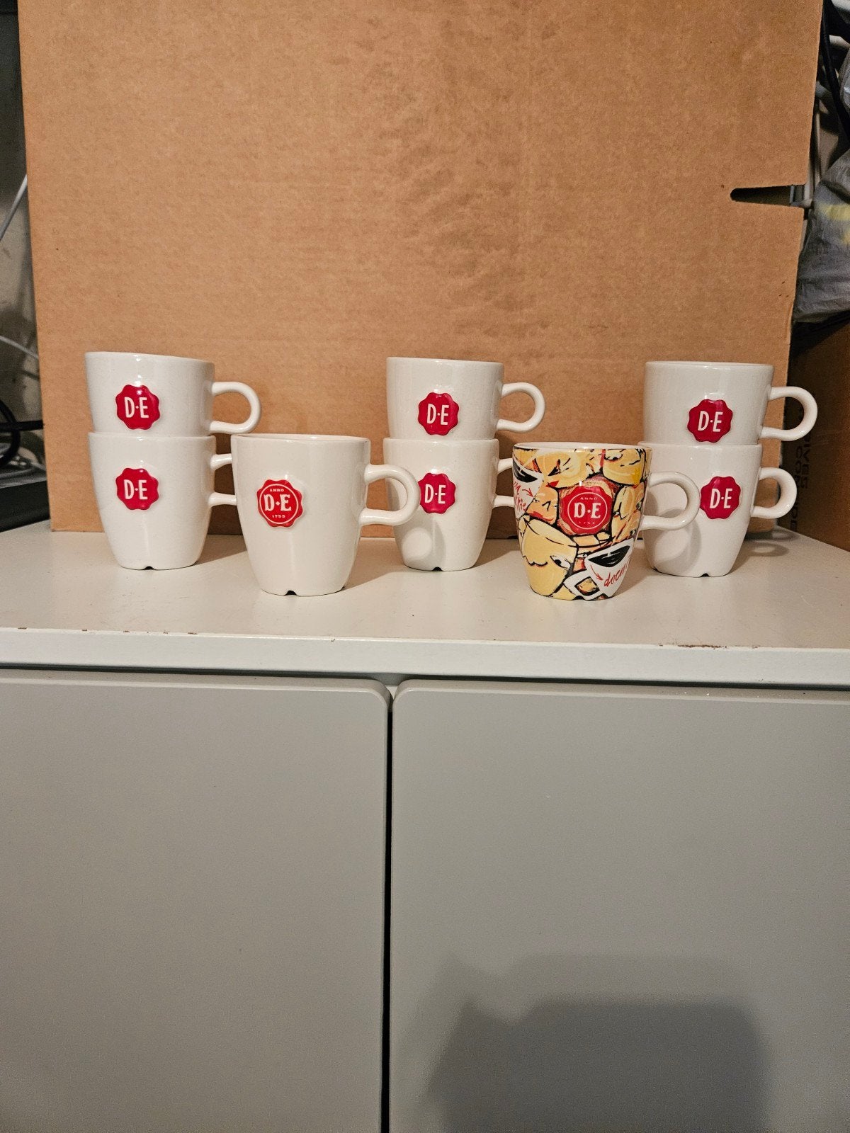 Douwe Egberts DE Mokken - 7 stuks, wit en 1 met print, Huis en Inrichting, Ophalen of Verzenden, Nieuw