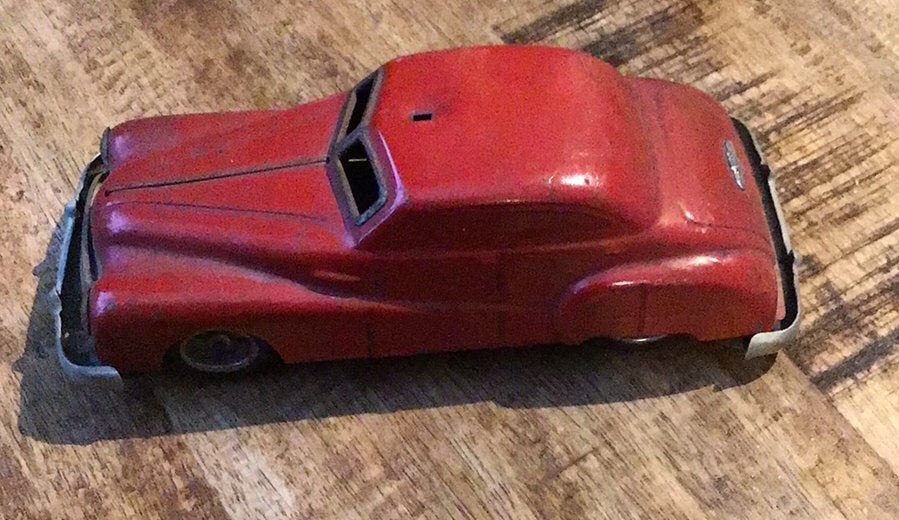 Een oude blikken auto., Antiek en Kunst, Ophalen