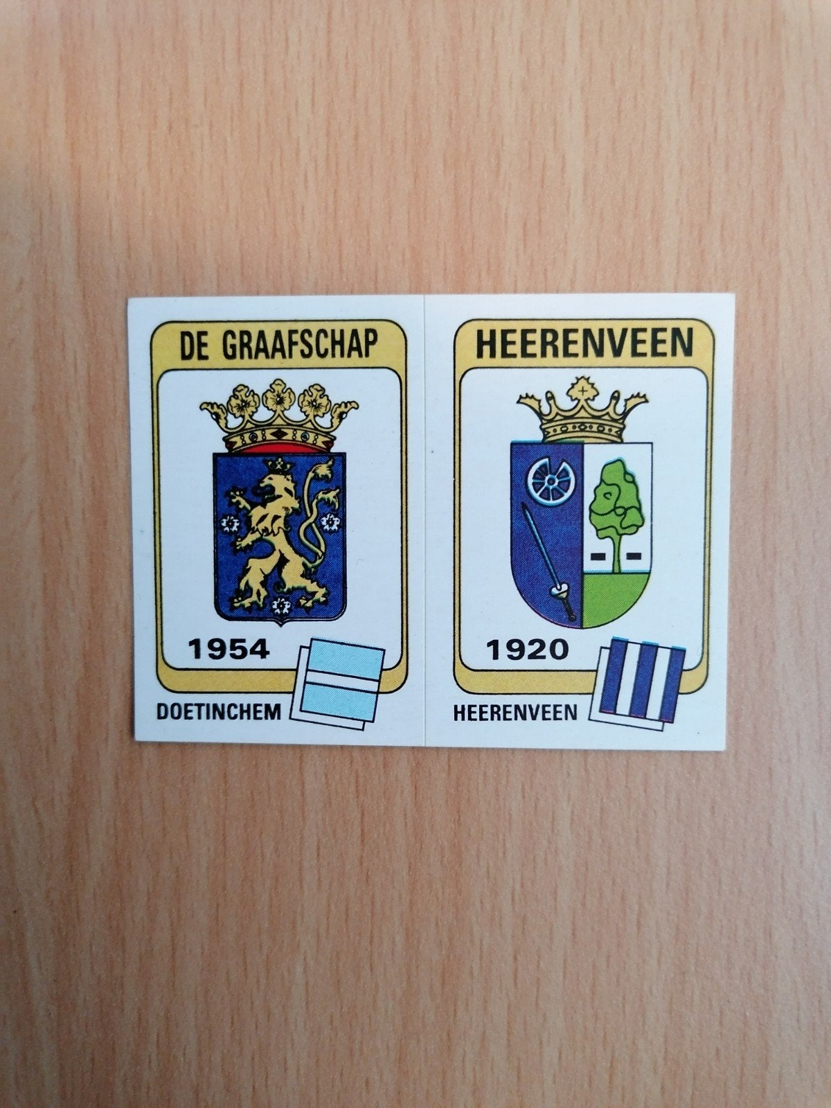Panini Voetbal 84 #316 De Graafschap en Heerenveen embleem., Ophalen of Verzenden, Zo goed als nieuw, Sticker