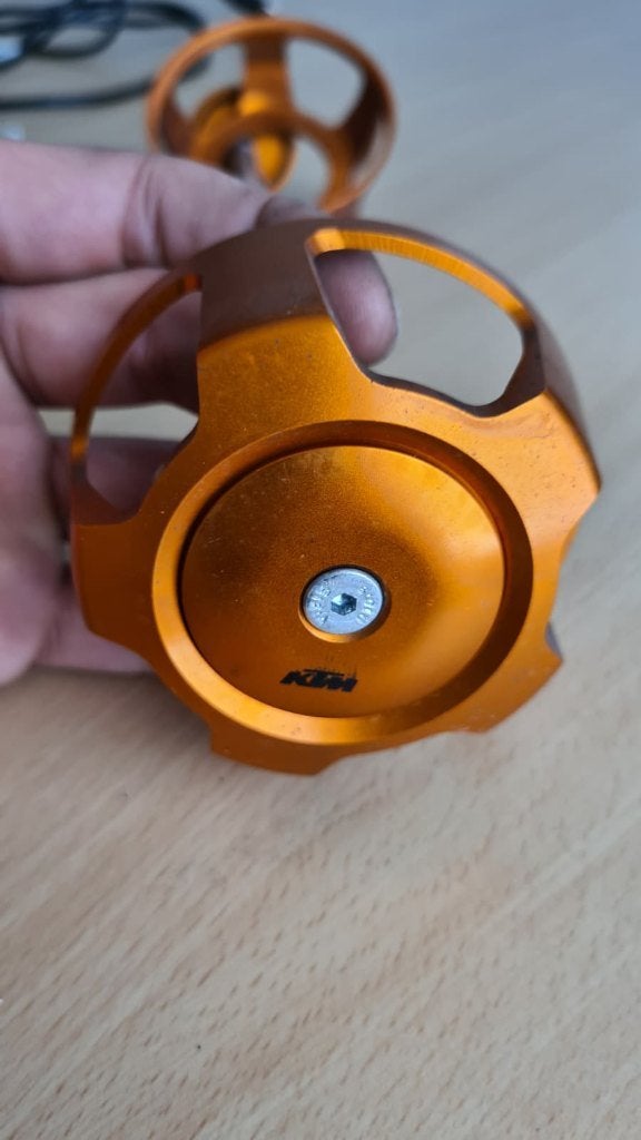 KTM 1290 GT– Swingarm Bolt Cover + Rear Axle Cover, Ophalen of Verzenden