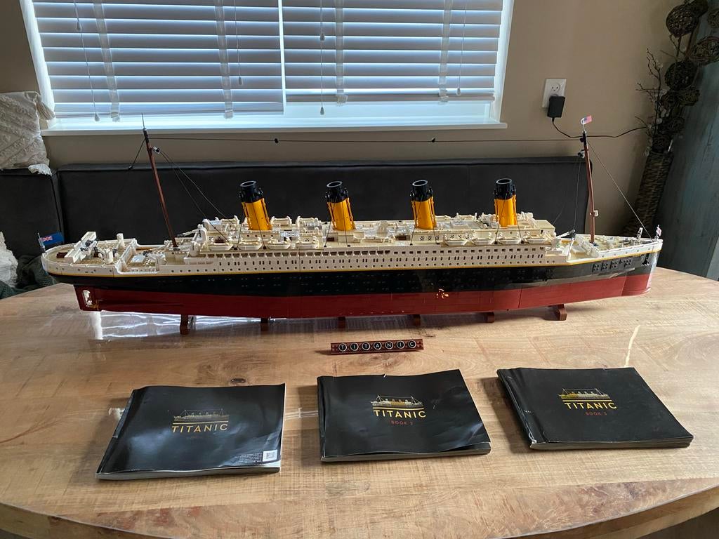 Lego Titanic 10294 - met dozen en boekjes, Hobby en Vrije tijd, Modelbouw | Boten en Schepen, Ophalen, Gebruikt