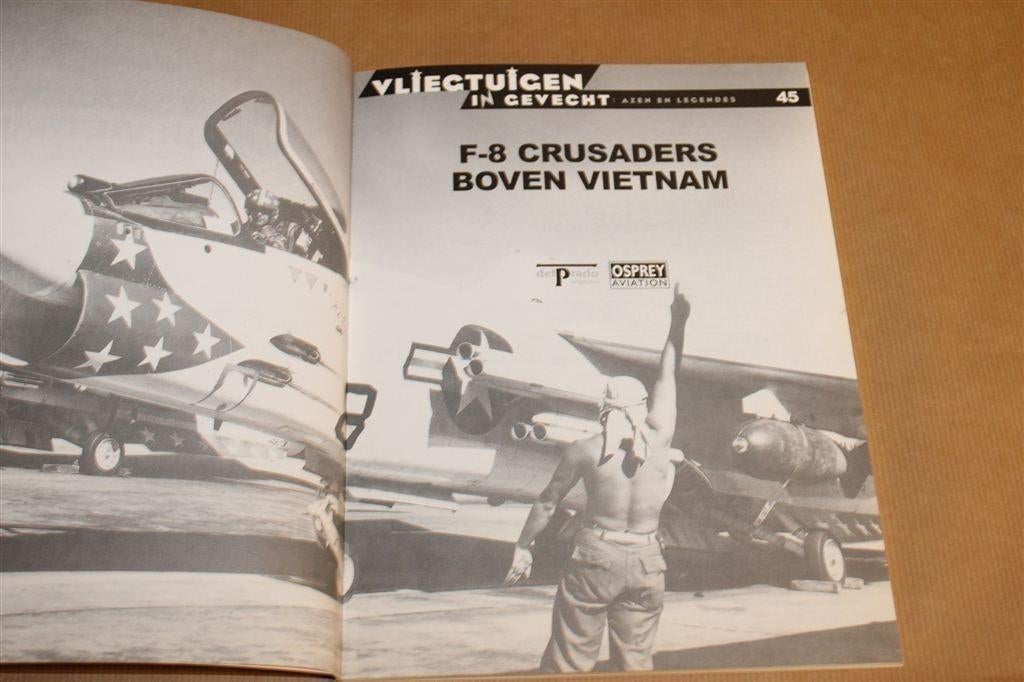 F-8 Crusaders boven Vietnam — Gevechtsvliegtuigen & Tactiek, Gebruikt, Schaalmodel, -, -