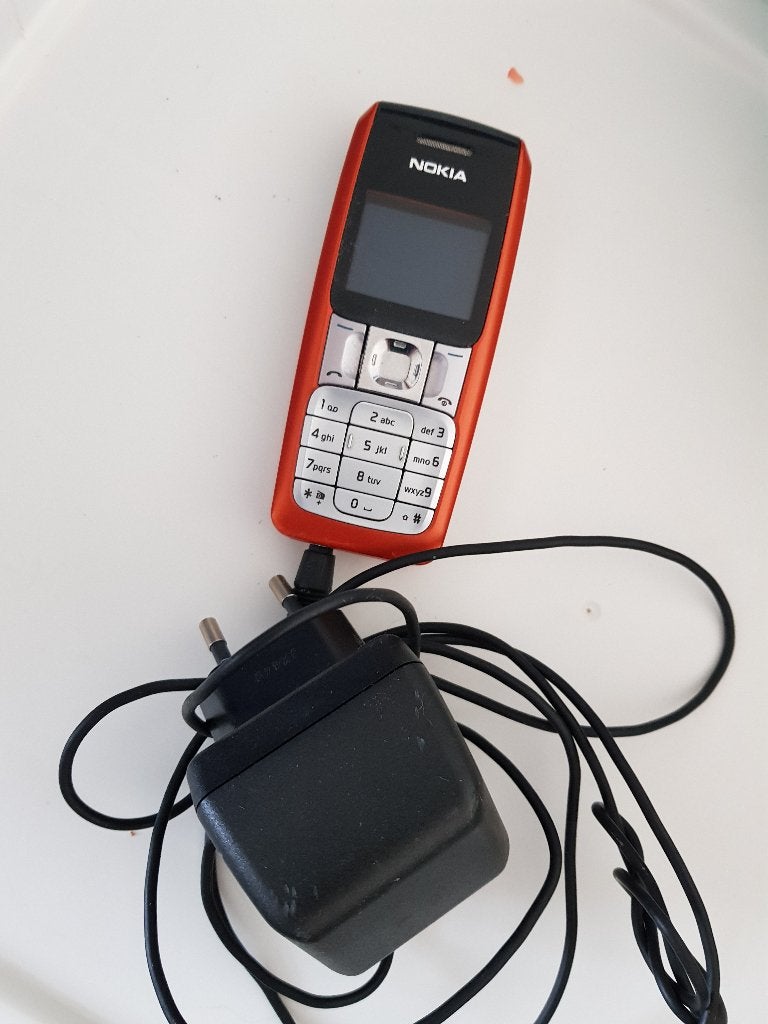 Oranje Nokia 2310 Werkend, Telecommunicatie, Mobiele telefoons | Nokia, Ophalen of Verzenden, Zo goed als nieuw, Geen camera, Zonder abonnement