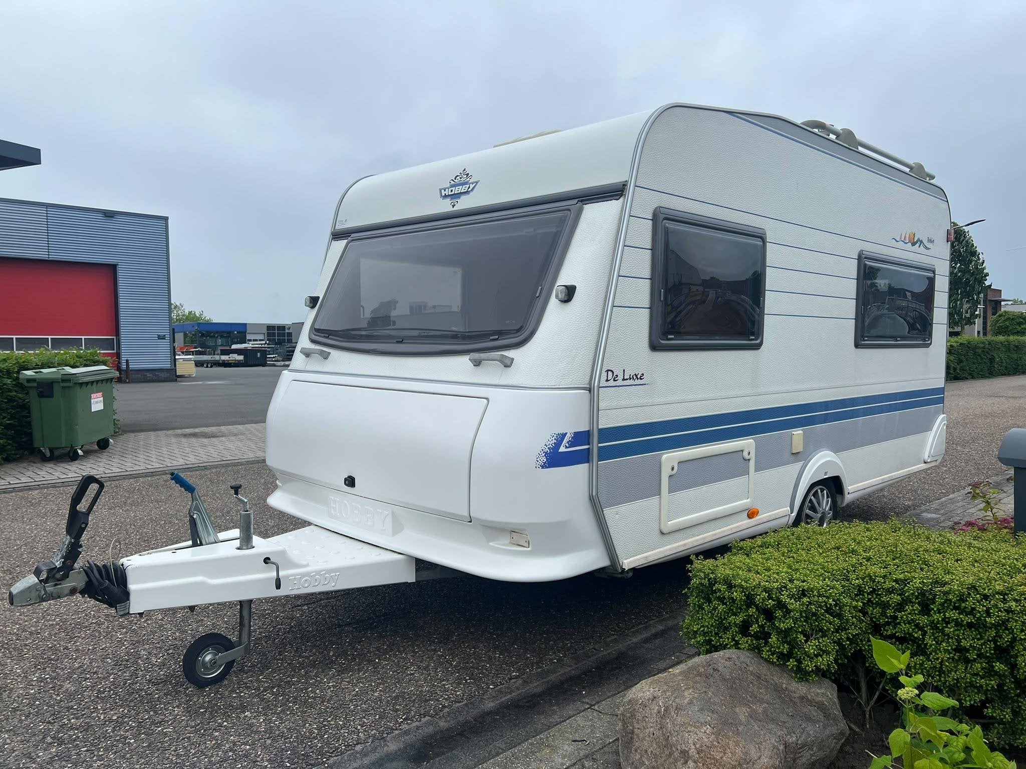 Hobby De Luxe 400 SF | Luifel | Fietsenrek | Mover Half Auto, Vast bed, Hobby, Tot en met 2, Bedrijf