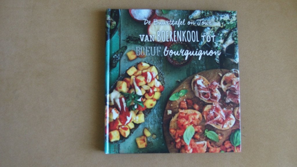 Aviko - De buurttafel on tour - van boerenkool tot boeuf, Boeken, Kookboeken, Hoofdgerechten, Ophalen of Verzenden, Zo goed als nieuw