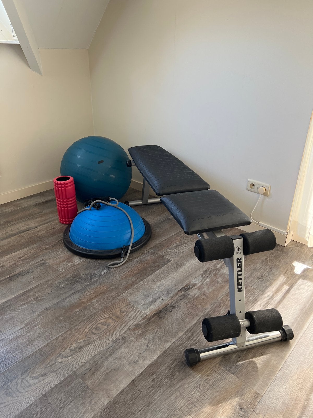 Diverse gym/sport spullen: fitnessbank, bal, foamroller, bos, Ophalen, Gebruikt, Armen, Fitnessbal