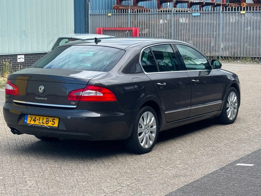 Skoda Superb 1.8 TSI Elegance Business Line/Automaat/Trekhaa, Auto's, Skoda, Euro 5, Gebruikt, 4 cilinders, 161 pk