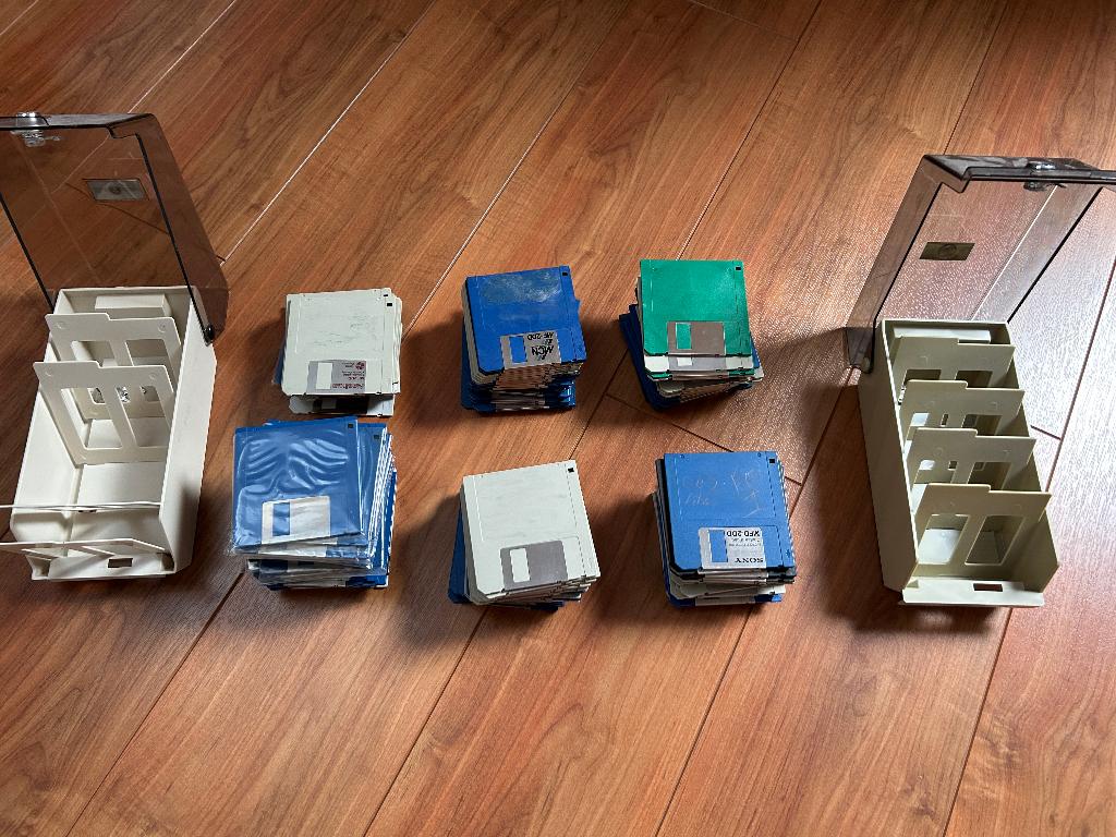 130 stuks 3.5" Floppies met opbergdozen, Ophalen of Verzenden