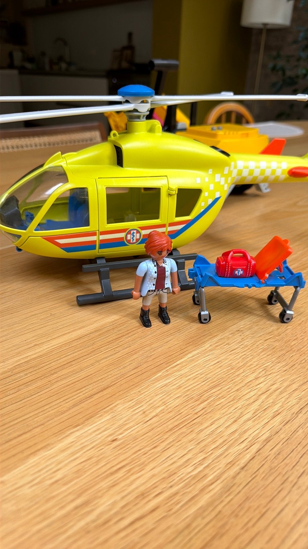 Playmobil graafmachine en ambulance helikopter, Ophalen, Gebruikt