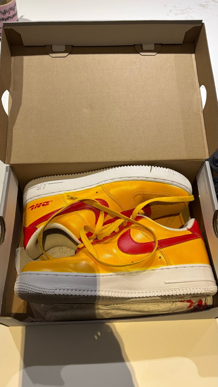 Nike Air Force 1 '07 DHL Custom Sneakers - Maat 38.5, Ophalen of Verzenden, Zo goed als nieuw, Geel, Sneakers of Gympen