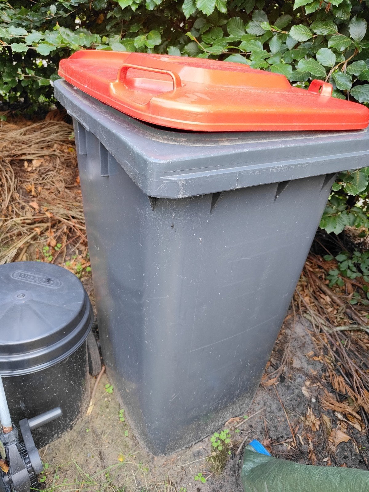 Grijze afvalcontainer met rood deksel, Ophalen of Verzenden