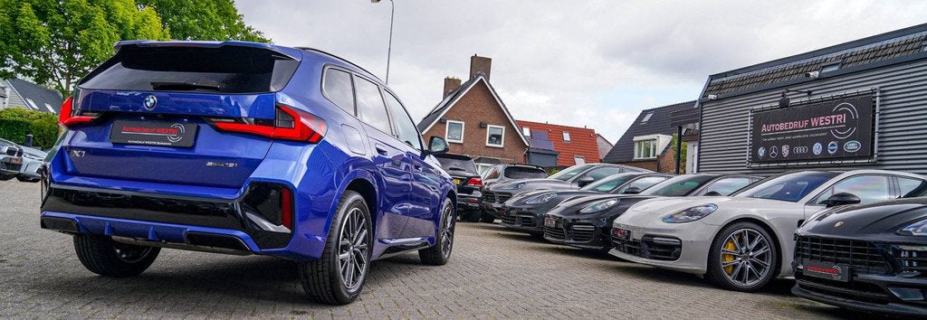 BMW X1 18i M-sport High Executive | HuD | Panorama | Harman/, 136 pk, Gebruikt, Zwart, Blauw