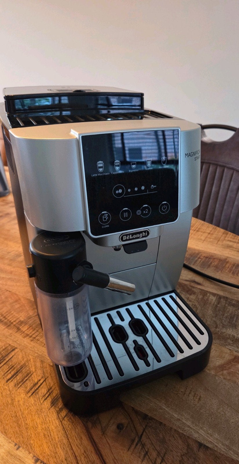 De'Longhi Magnifica Start - Goede koffie, melkschuimer defec, Stoompijpje, Gebruikt, Koffiemachine, Koffiebonen
