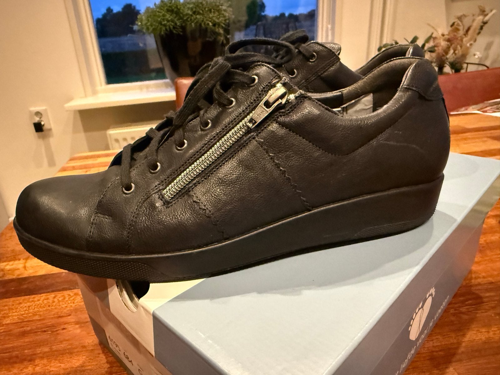 ZGAN Durea donkerblauwe sneakers met rits- Maat 41 / 7,5, Kleding | Dames, Ophalen of Verzenden, Zo goed als nieuw, Blauw, Sneakers of Gympen